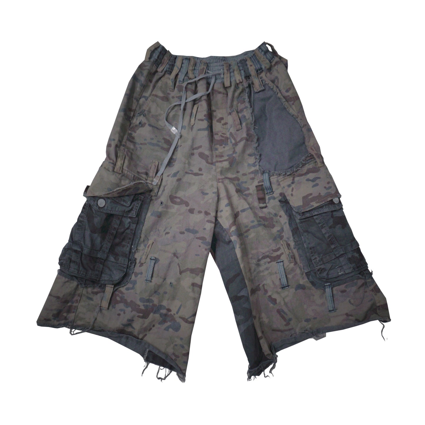 DELUXE CAMO SHORTS